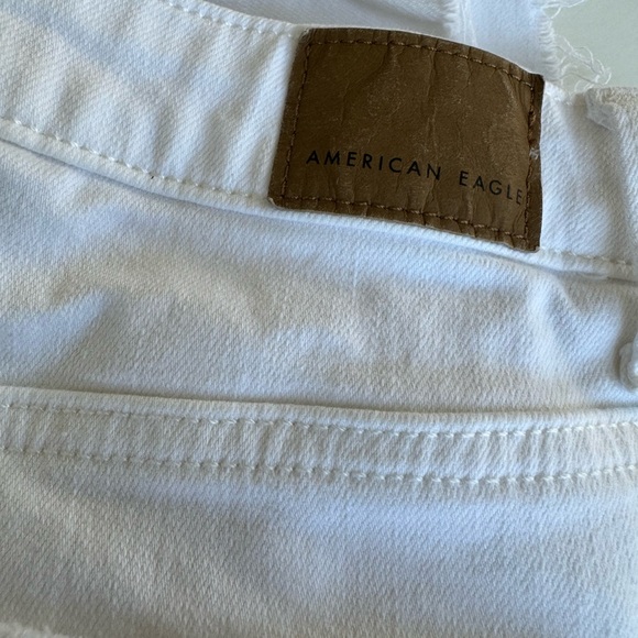 American Eagle Women’s white high rise shortie black distressed size 6 - Picture 4 of 8